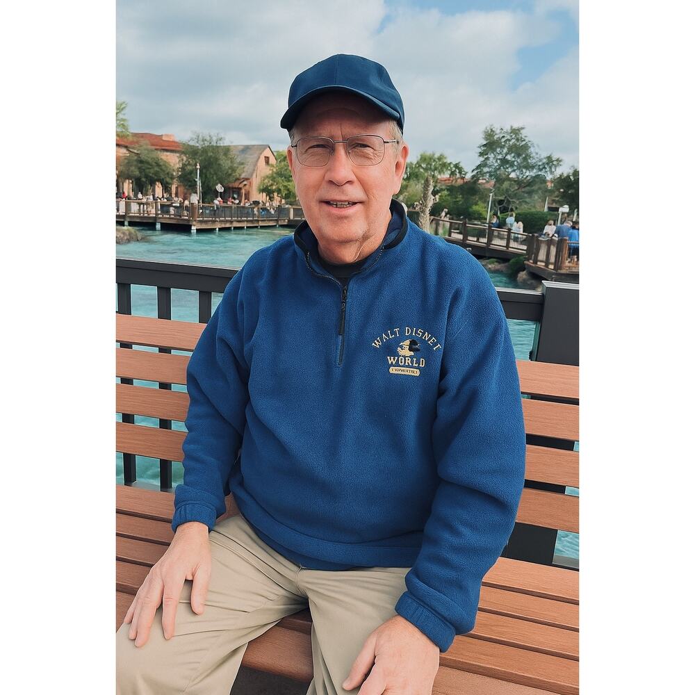 Walt Disney World Fleece 1/4 zip. Navy blue with embroidered logo. Men’s sz M - Picture 2 of 6
